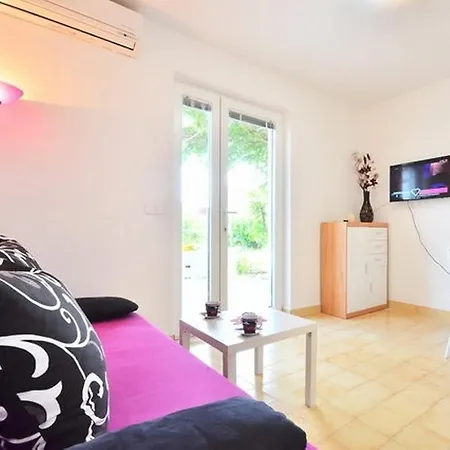 Apartment Lida Supetar
