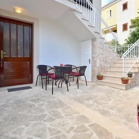 Apartment Lida Supetar